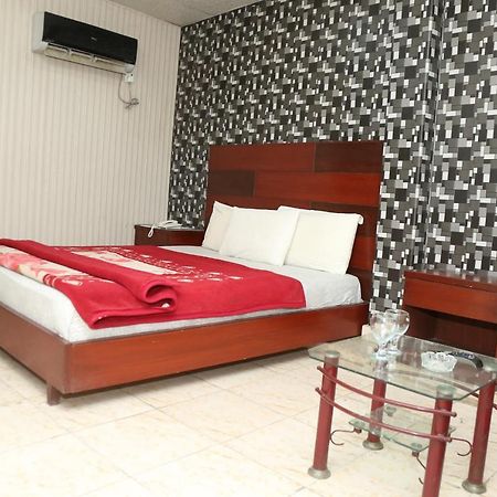 ملتان Hotel Pace Inn المظهر الخارجي الصورة