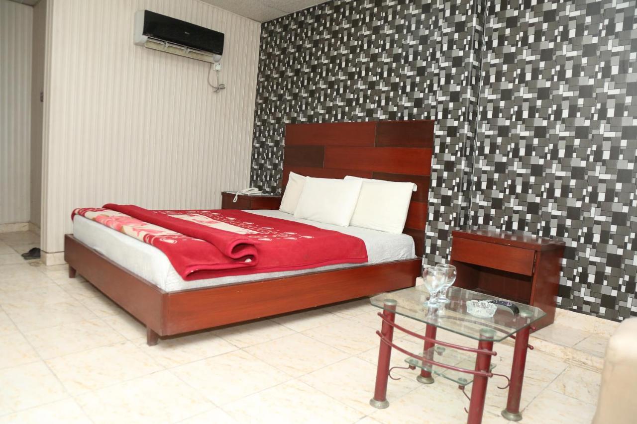 ملتان Hotel Pace Inn المظهر الخارجي الصورة